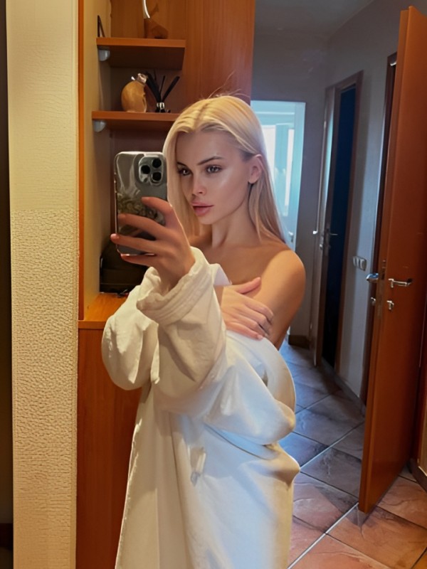 Тая привлекательная девушка из Минусинска цена от 2500 руб