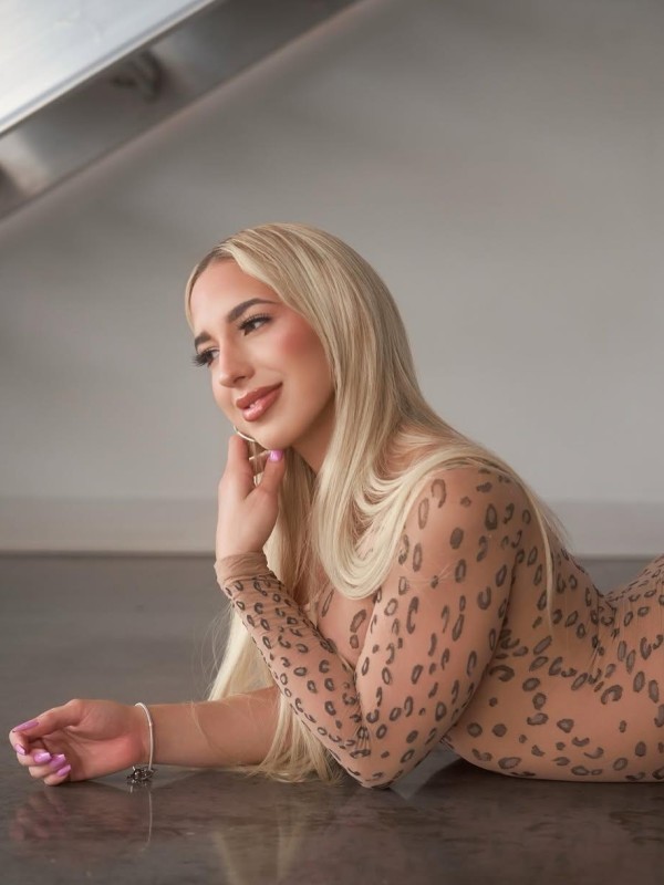 Молли привлекательная девушка из Минусинска цена от 8000 руб