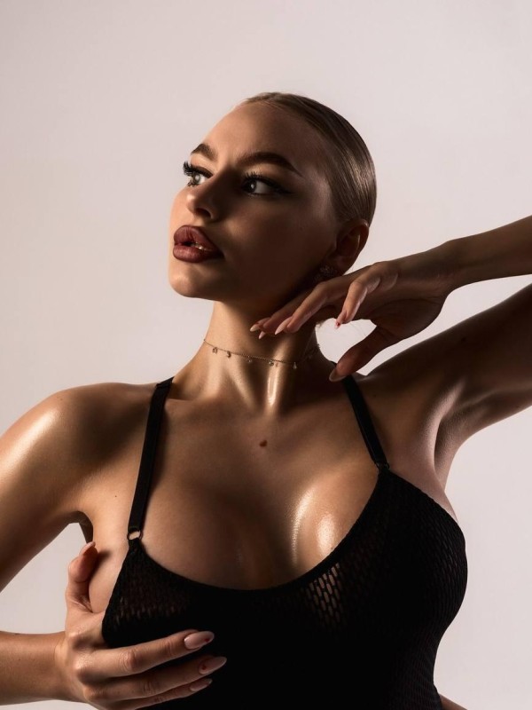 Лейла привлекательная девушка из Минусинска цена от 9000 руб